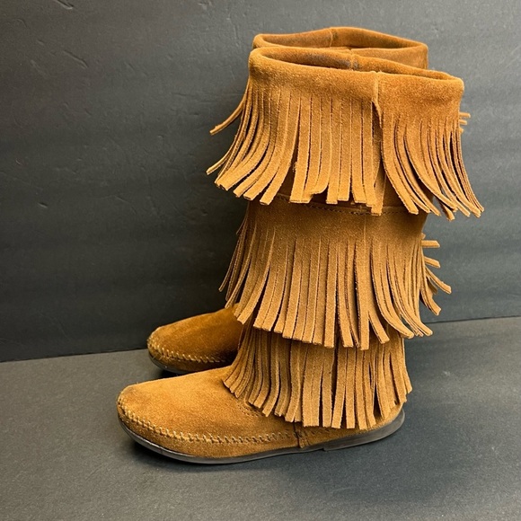 Minnetonka Boots Womans Size 8 Layer Fringe Brown Suede Boots Moccasins - Picture 3 of 9